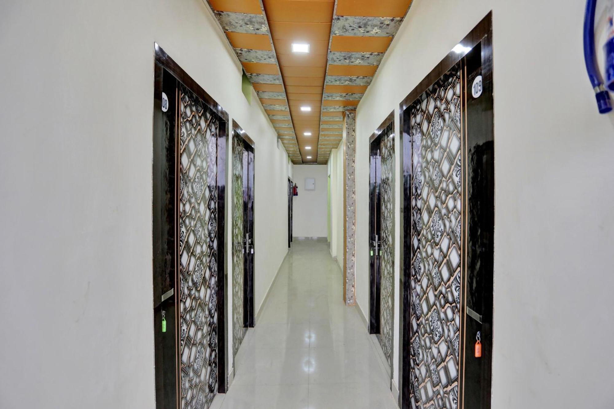 Hotel O Aniruddha Palace Mathura Exterior foto