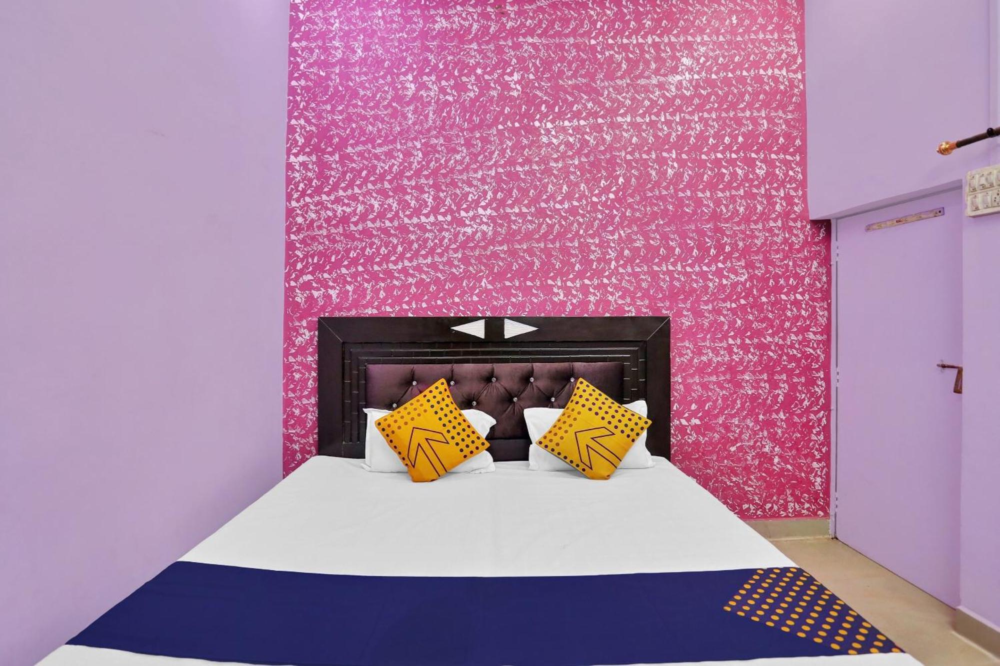 Hotel O Aniruddha Palace Mathura Exterior foto