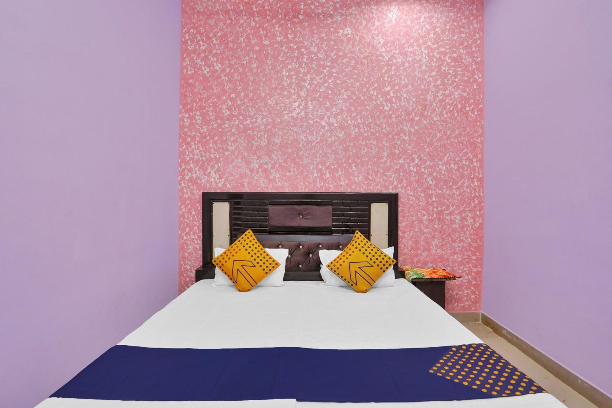 Hotel O Aniruddha Palace Mathura Exterior foto