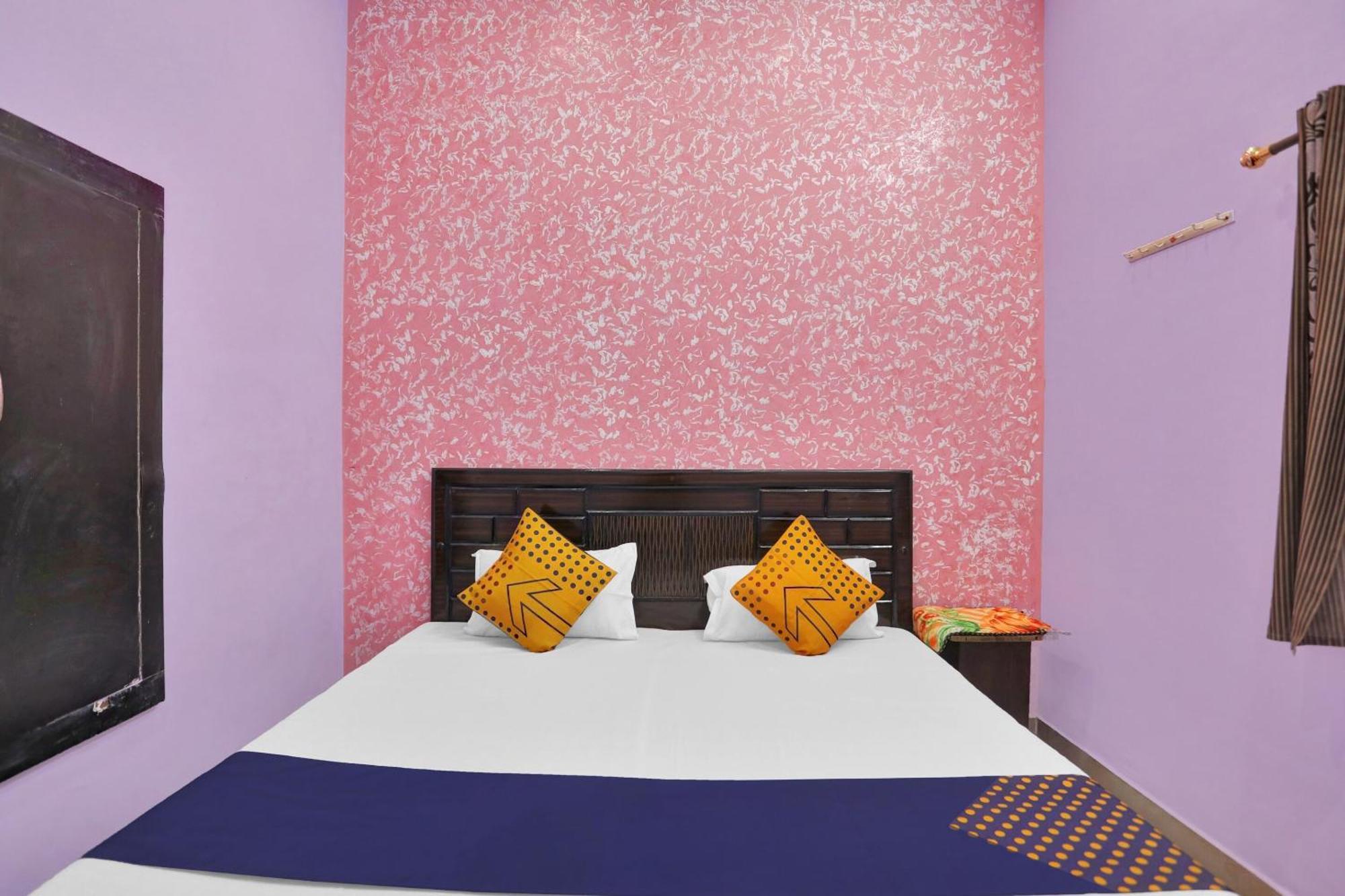 Hotel O Aniruddha Palace Mathura Exterior foto