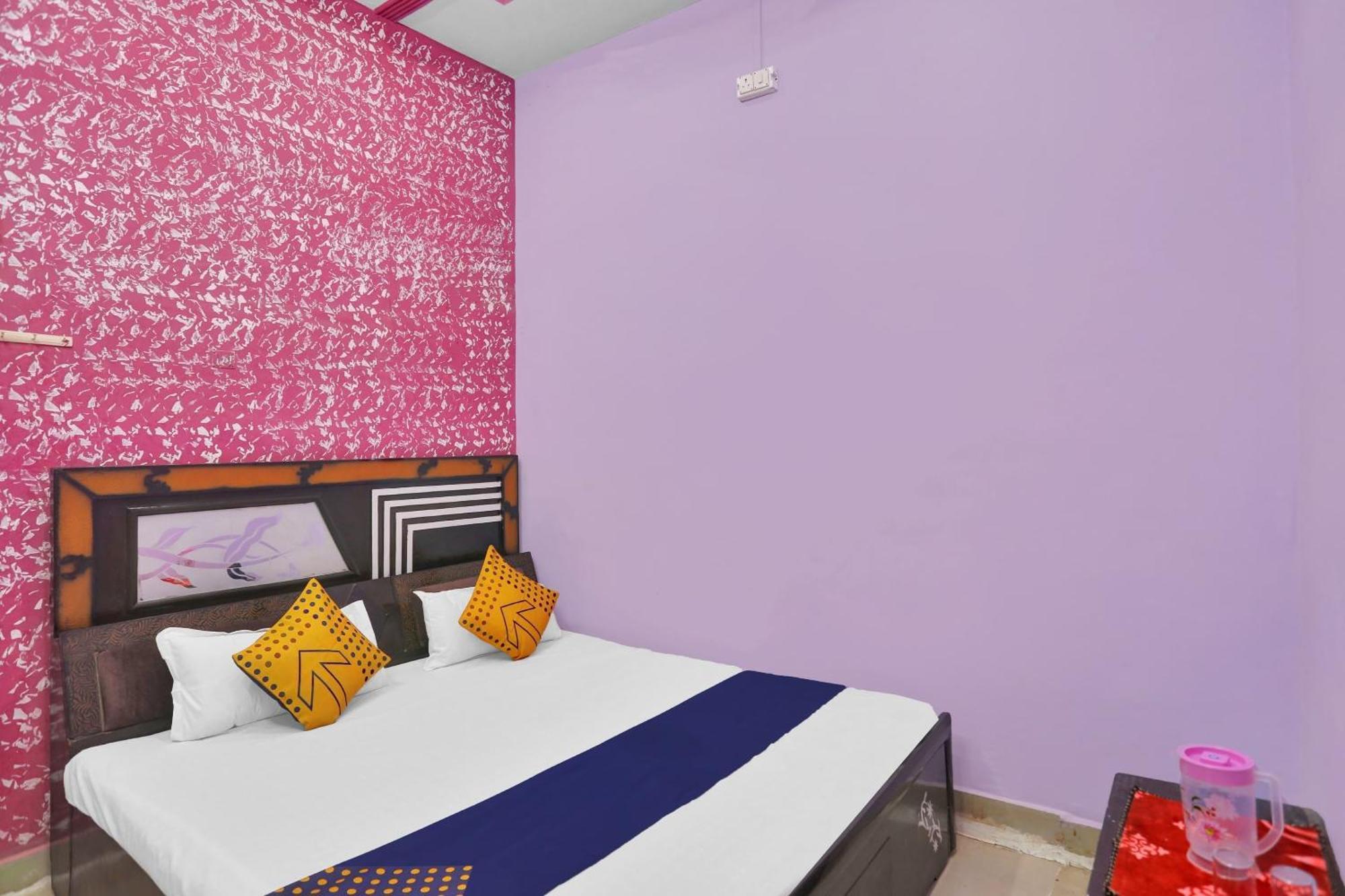 Hotel O Aniruddha Palace Mathura Exterior foto